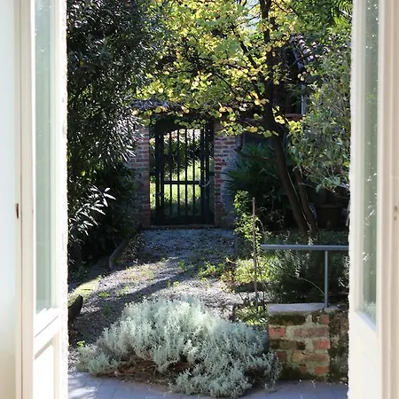 Villa Charming With View In Moltrasio